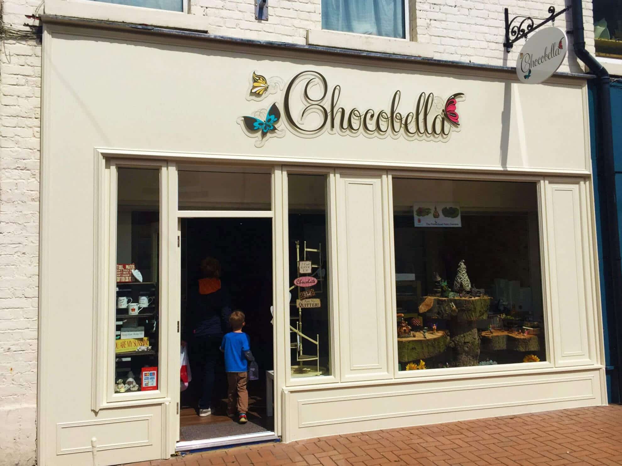 Chocobella sign - Illuminated stand off letters